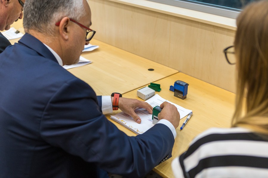 Uroczyste przekazanie umów PROW i PRO w Urzędzie Marszałkowskim, fot. Szymon Zdziebło www.tarantoga.pl