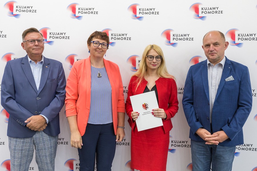 Uroczyste przekazanie umów PROW i PRO w Urzędzie Marszałkowskim, fot. Szymon Zdziebło www.tarantoga.pl