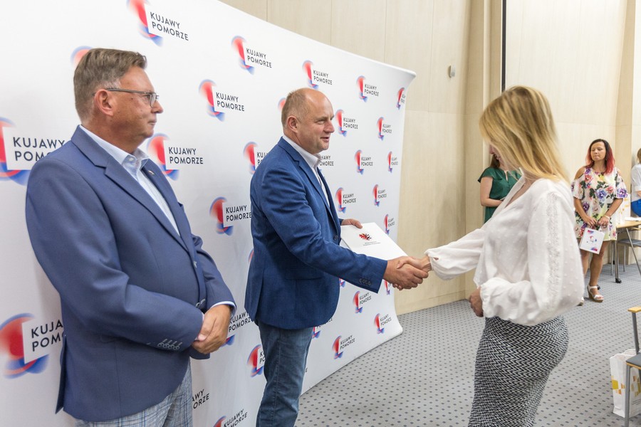 Uroczyste przekazanie umów PROW i PRO w Urzędzie Marszałkowskim, fot. Szymon Zdziebło www.tarantoga.pl