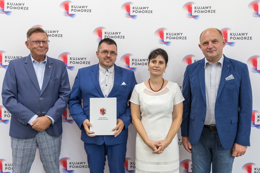 Uroczyste przekazanie umów PROW i PRO w Urzędzie Marszałkowskim, fot. Szymon Zdziebło www.tarantoga.pl