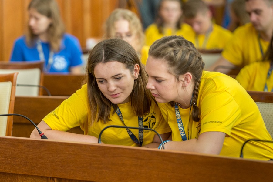 Wizyta stypendystów w Urzędzie Marszałkowskim, fot. Szymon Zdziebło www.tarantoga.pl
