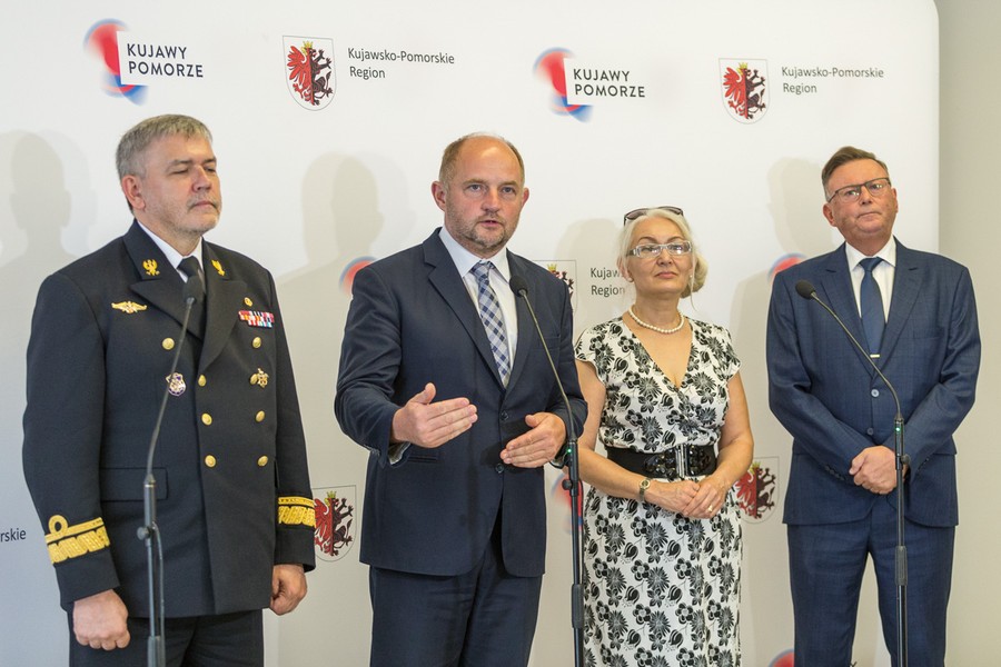 Spotkanie w Urzędzie Marszałkowskim w sprawie podpisania listu intencyjnego o współpracy na rzecz upowszechniania wiedzy na temat historii polskiej floty i postaci admirała Józefa Unruga, fot. Szymon Zdziebło www.tarantoga.pl