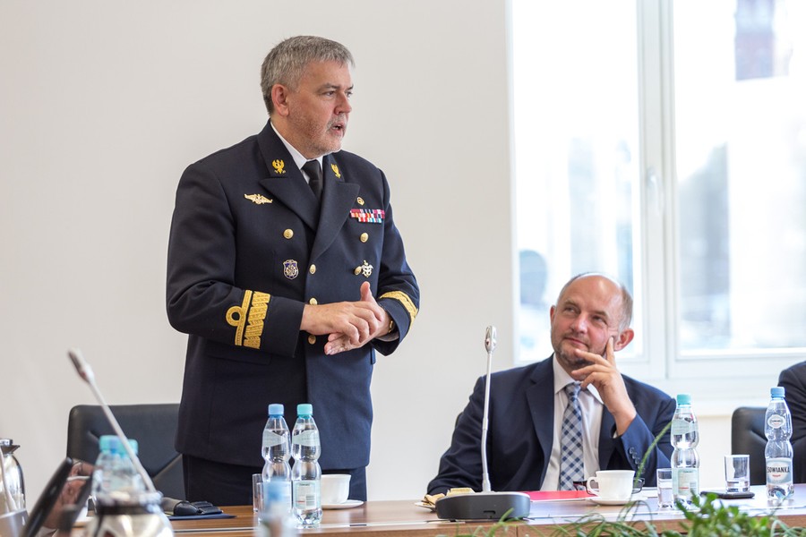 Spotkanie w Urzędzie Marszałkowskim w sprawie podpisania listu intencyjnego o współpracy na rzecz upowszechniania wiedzy na temat historii polskiej floty i postaci admirała Józefa Unruga, fot. Szymon Zdziebło www.tarantoga.pl