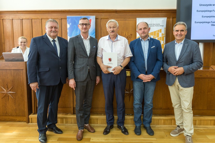 Wręczenie umów RPOW i RPO w Urzędzie Marszałkowskim, fot. Szymon Zdziebło www.tarantoga.pl