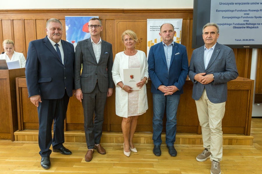 Wręczenie umów RPOW i RPO w Urzędzie Marszałkowskim, fot. Szymon Zdziebło www.tarantoga.pl