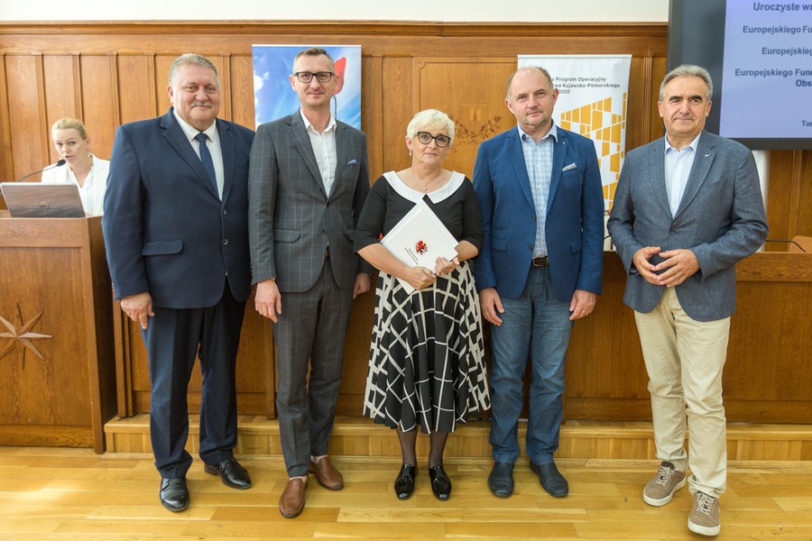 Wręczenie umów RPOW i RPO w Urzędzie Marszałkowskim, fot. Szymon Zdziebło www.tarantoga.pl