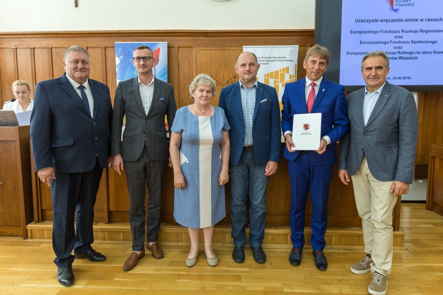 Wręczenie umów RPOW i RPO w Urzędzie Marszałkowskim, fot. Szymon Zdziebło www.tarantoga.pl