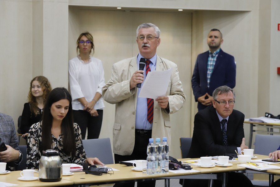 Przedstawiciele 22 samorządów lokalnych z całego regionu uczestniczyli 10 września w Urzędzie Marszałkowskim w warsztatach dotyczących budowania lokalnych mechanizmów odporności na klęski żywiołowe, fot. Mikołaj Kuras