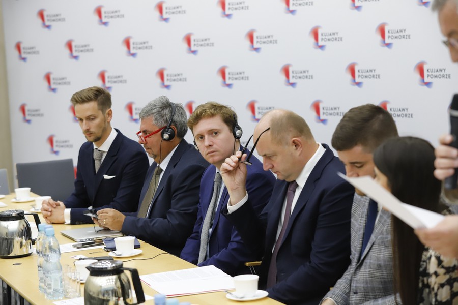 Przedstawiciele 22 samorządów lokalnych z całego regionu uczestniczyli 10 września w Urzędzie Marszałkowskim w warsztatach dotyczących budowania lokalnych mechanizmów odporności na klęski żywiołowe, fot. Mikołaj Kuras