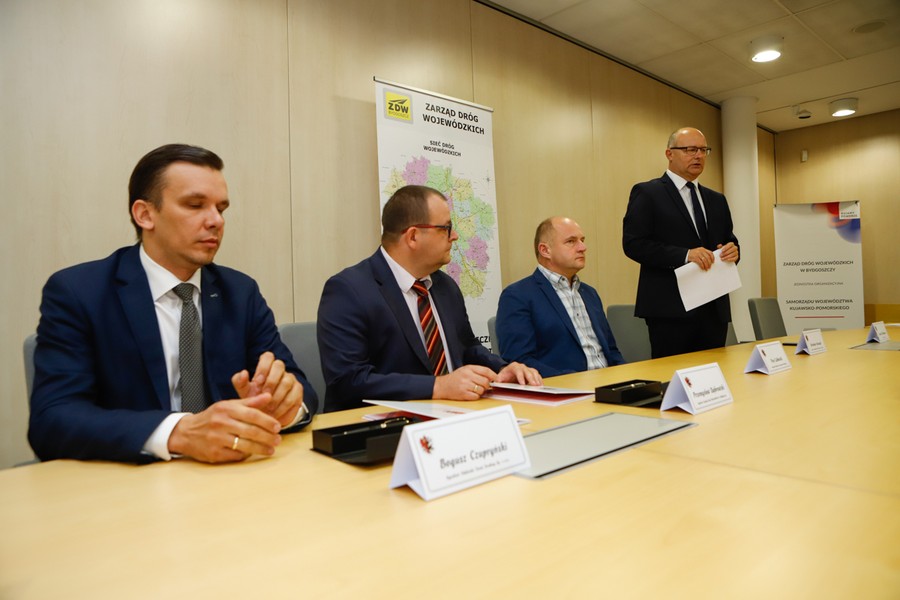 Podpisanie umowy na skrzyżowanie dróg wojewódzkich nr 534 i 569 w Golubiu-Dobrzyniu, fot. Mikołaj Kuras