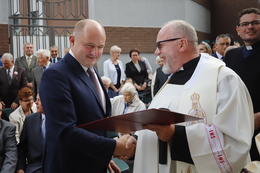 Odsłonięcie tablicy pamiątkowej - płaskorzeźby Matki Polki Sybiraczki