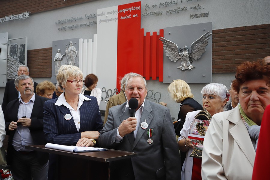 Odsłonięcie tablicy pamiątkowej - płaskorzeźby Matki Polki Sybiraczki
