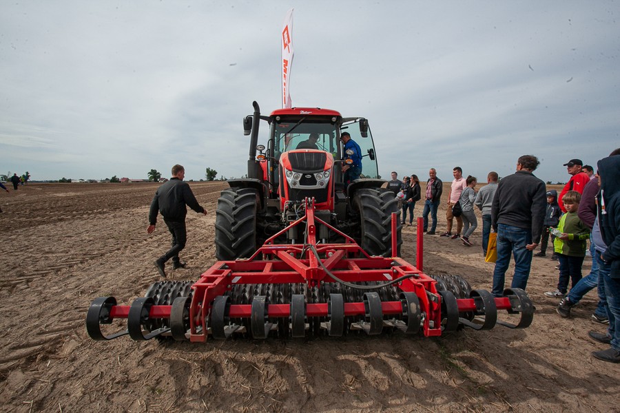 Wojewódzkie Konkurs Orki przy drodze między Podgórzynem i Wenecją, fot. Filip Kowalkowski