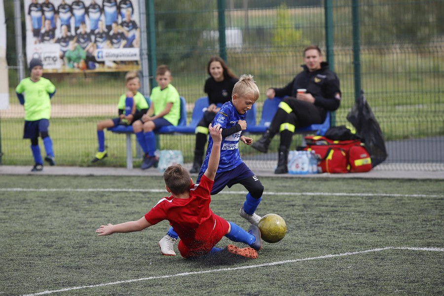 Powiatowy turniej piłki nożnej dla najmłodszych w Unisławiu, fot. Mikołaj Kuras