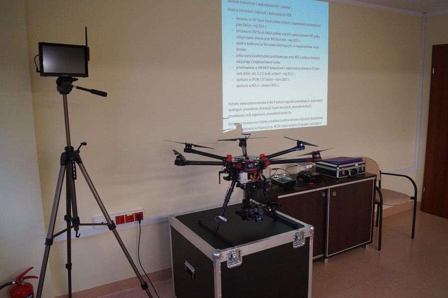 Bezzałogowe urządzenie latające wraz z jego elementami naprowadzania