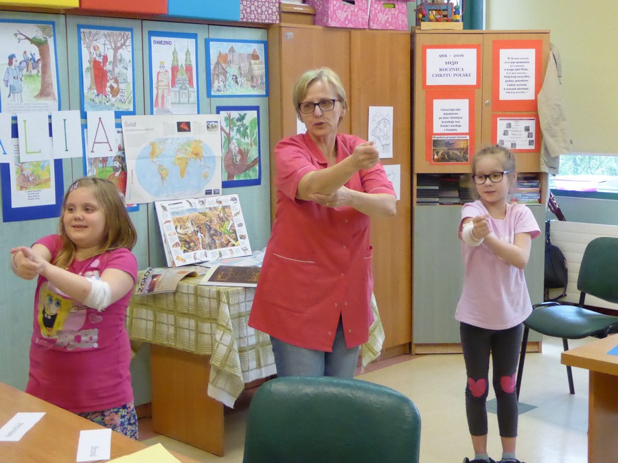 Zabawa muzyczno-ruchowa Samolot