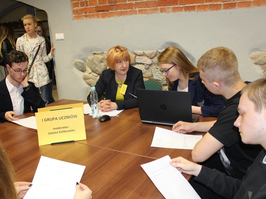 Młodzież podczas pracy panelowej grupa żółta