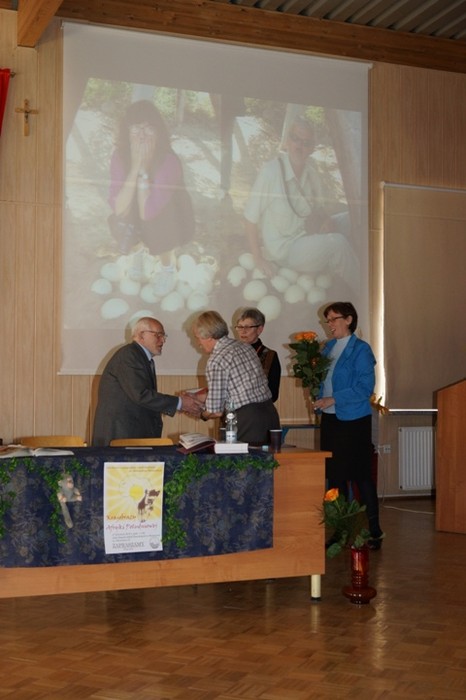 Artysta amator z Koronowa - Pan Jan Ślaski - przekazał pamiątkowy obraz przedstawiający widok Koronowa