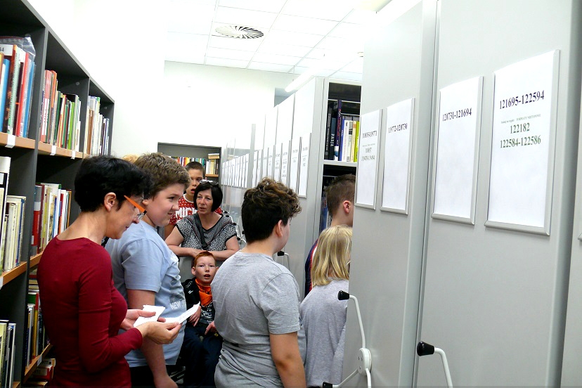 Spacer po bibliotece