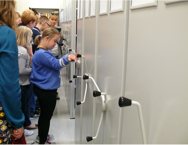 Spacer po bibliotece