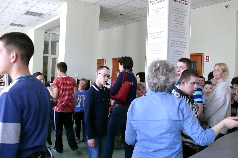 Spacer po bibliotece