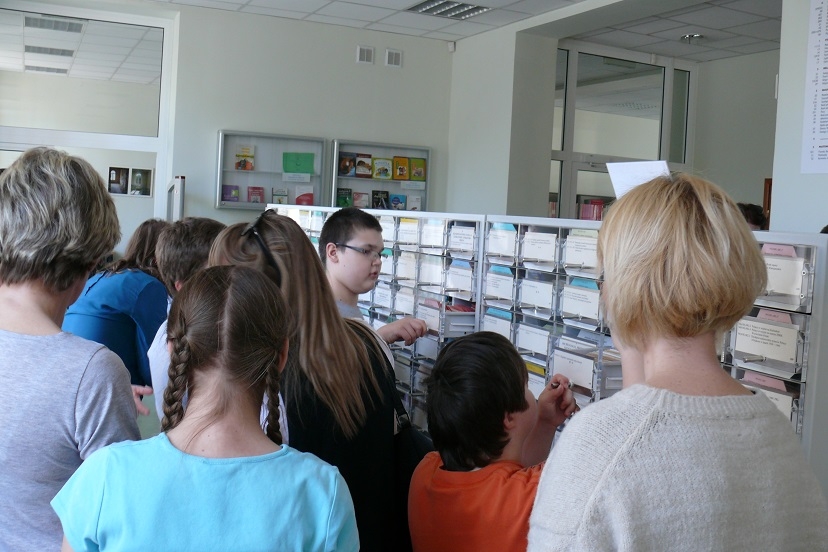 Spacer po bibliotece