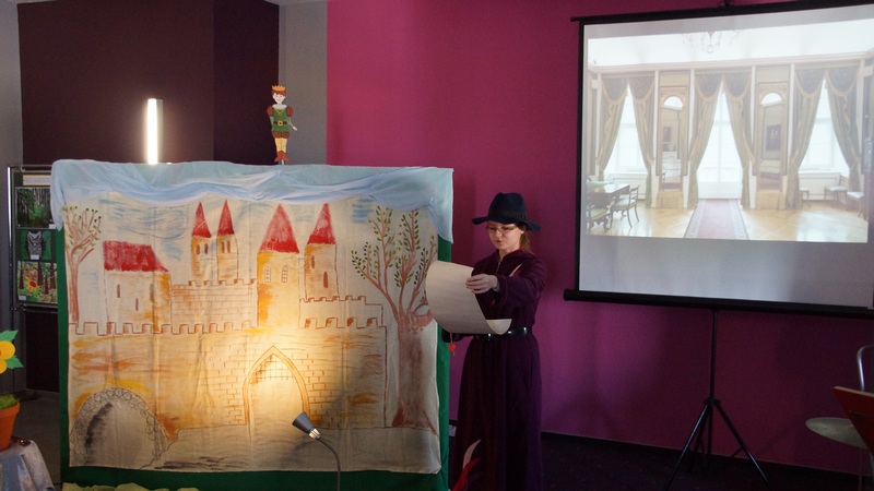 Przedstawienie teatralne pt. Książę szuka żony, przygotowane przez małych pacjentów i nauczycieli szkoły szpitalnej