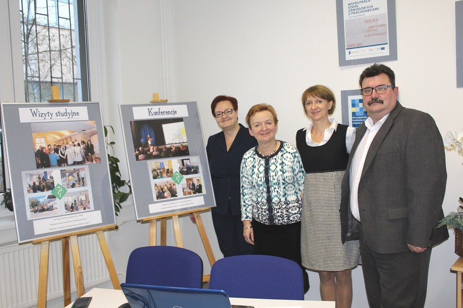 Pracownia Informacji i Promocji oraz D.Kopaczewska-Dyrektor Departamentu Edukacji UM w Toruniu