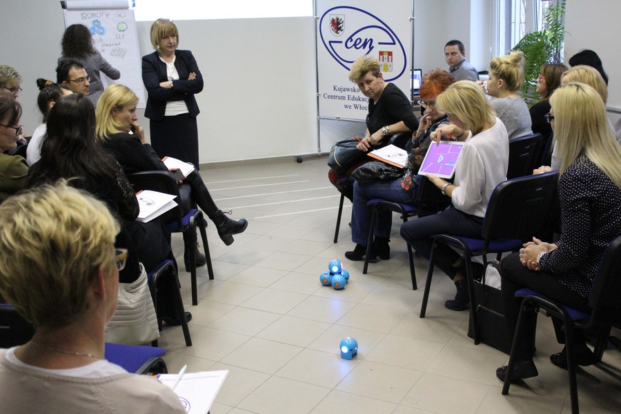 Prezentacja możliwości robotów Dash'a i Dot'a uczących matematyki