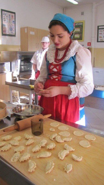 Sporządzanie pierogów w staropolskim stylu