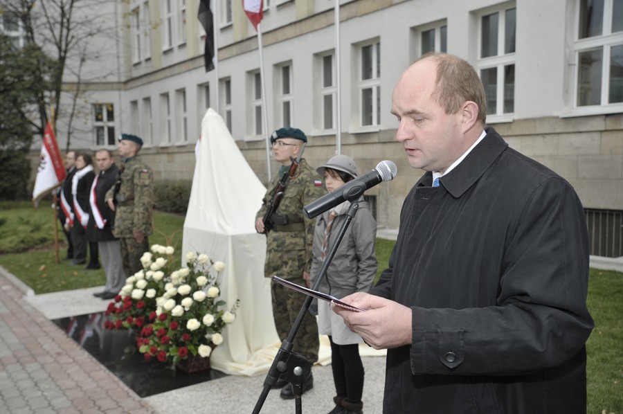 Odsłonięcie pomnika Władysława Raczkiewicza przed Urzędem Marszałkowskim w Toruniu, 25 października 2010r.