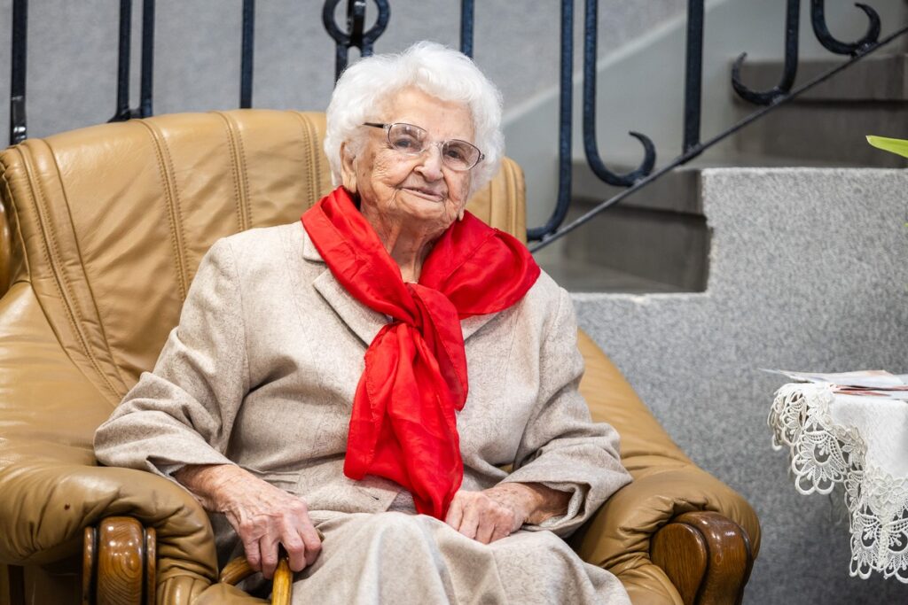 Wręczenie medalu Unitas Durat Irenie Sabinie Krawczyk, fot. Szymon Zdziebło/tarandtoga.pl dla UMWKP