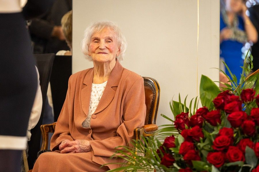 Wręczenie medalu Unitas Durat Bronisławie Chmielewskiej, fot. Szymon Zdziebło/tarantoga.pl dla UMWKP