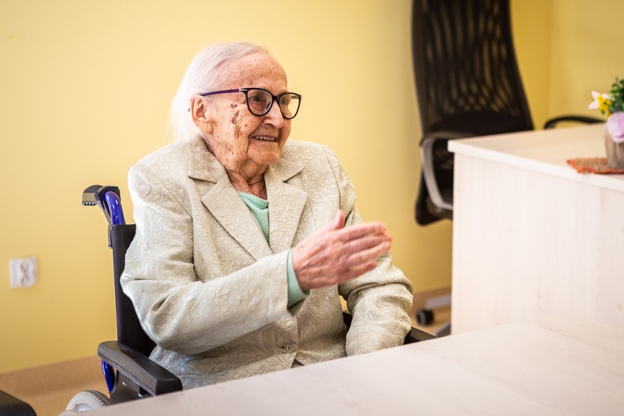 Wręczenie medalu Unitas Durat pani Anieli Hałas, fot. Szymon Zdziebło tarantoga.pl dla UMWKP