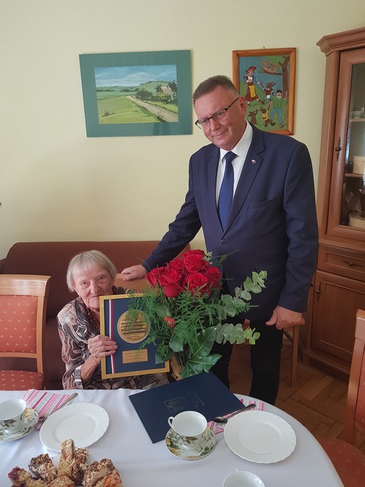 Wizyta wicemarszałka Zbigniewa Ostrowskiego u Cecylii Przewoźnej, fot. Paulina Pietrzycka