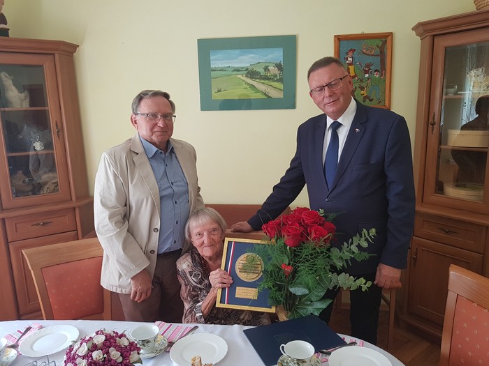 Wizyta wicemarszałka Zbigniewa Ostrowskiego u Cecylii Przewoźnej, fot. Paulina Pietrzycka