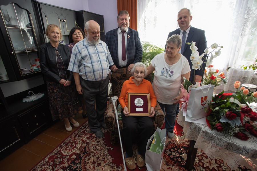 Wręczenie medalu Walerii Szczołchor, for. Mikołaj Kuras