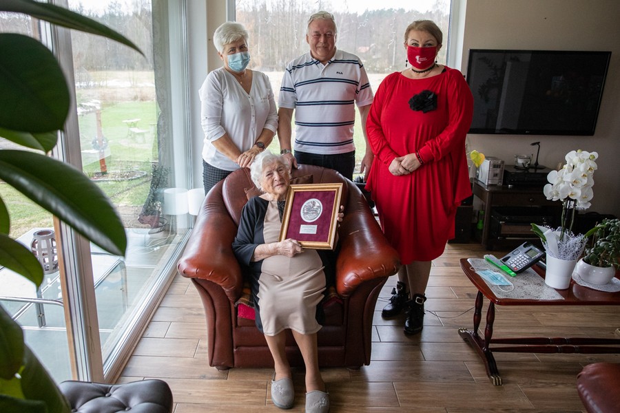 Wręczenie medalu Unitas Durat Władysławie Ziółkowskiej, fot. Andrzej Goiński/UMWKP