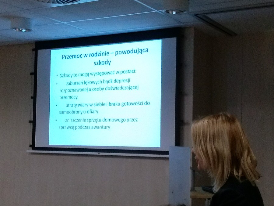 prezentacja w czasie szkolenia „Rola funkcjonariuszy Policji w przeciwdziałaniu przemocy w rodzinie w środowisku lokalnym”, 29.02.2016 r., fot. Biuro Wsparcia Rodziny i Przeciwdziałania Przemocy
