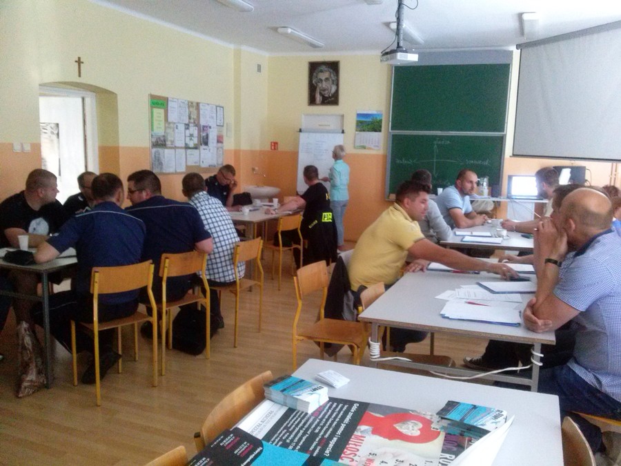 Uczestnicy szkolenia „Rola funkcjonariuszy Policji w przeciwdziałaniu przemocy w rodzinie w środowisku lokalnym” w czasie warsztatów, Radziejów, 7.06.2016 r., fot. Biuro Wsparcia Rodziny i Przeciwdziałania Przemocy