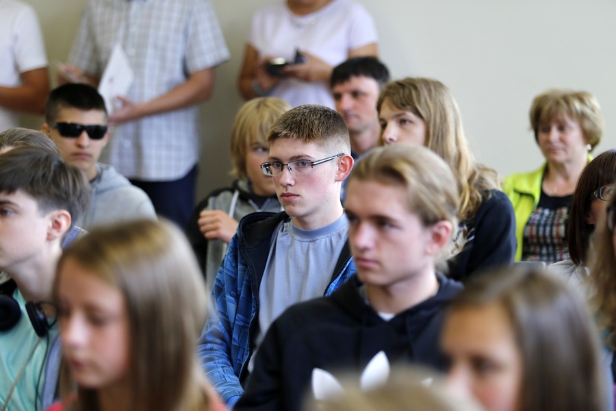 Laureaci konkursu astronomicznego przed wyjazdem na obóz do Chorwacji