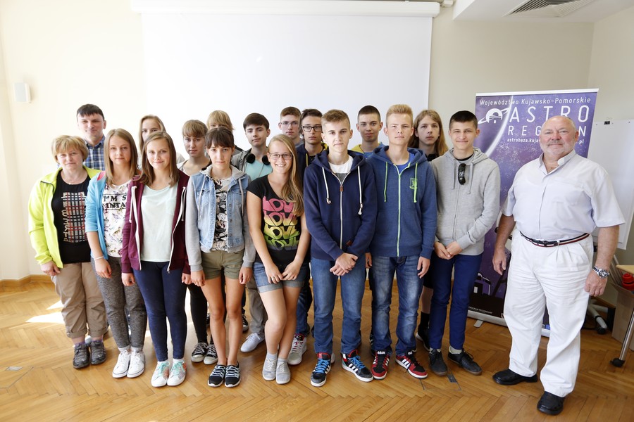 Laureaci konkursu astronomicznego przed wyjazdem na obóz do Chorwacji