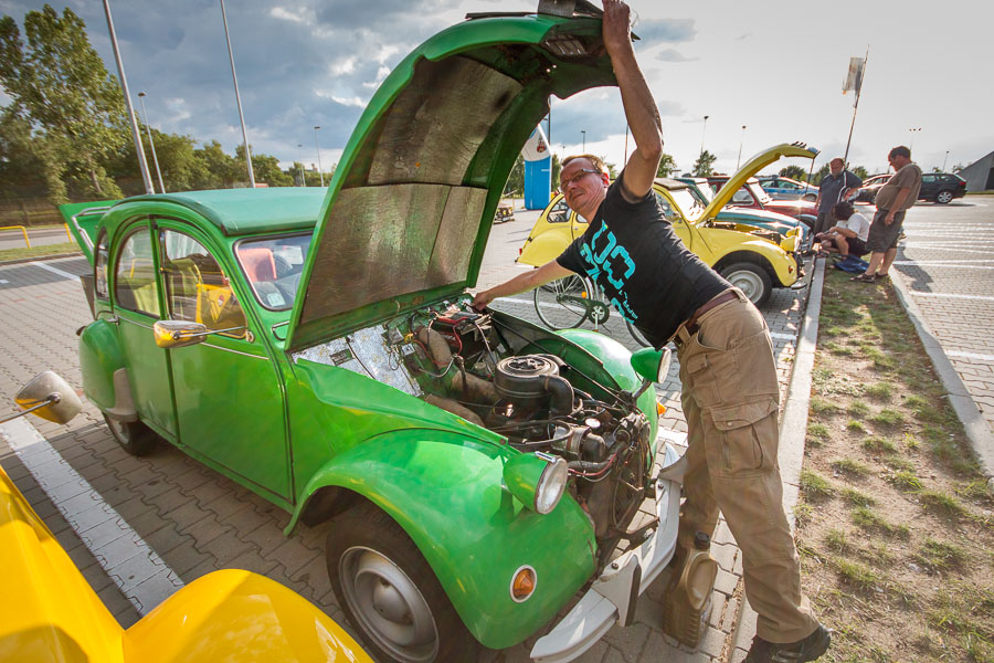 Otwarcie 21. Międzynarodowego Zlotu Miłośników Citroëna 2CV w Toruniu (1), fot. Szymon Zdziebło