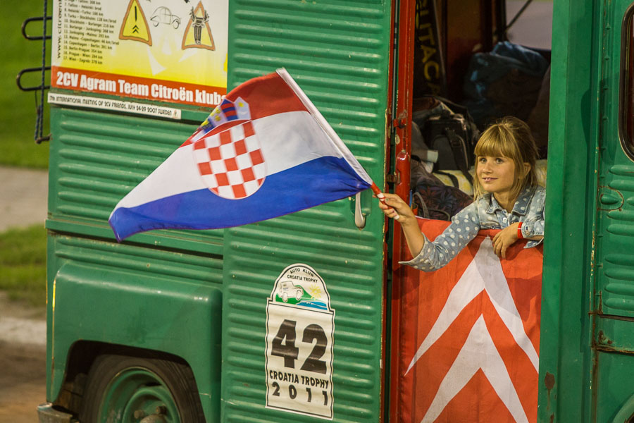 Otwarcie 21. Międzynarodowego Zlotu Miłośników Citroëna 2CV w Toruniu (5), fot. Szymon Zdziebło