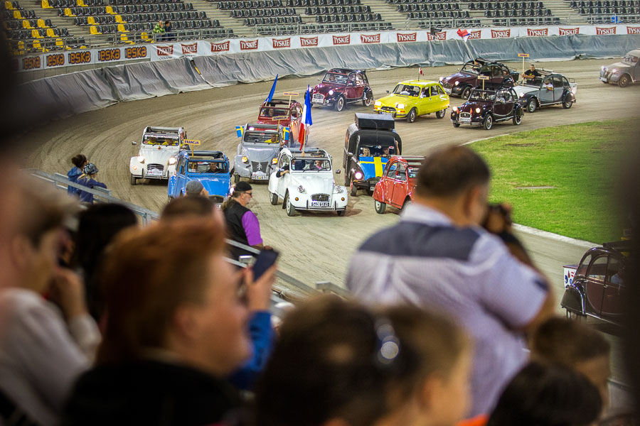 Otwarcie 21. Międzynarodowego Zlotu Miłośników Citroëna 2CV w Toruniu (6), fot. Szymon Zdziebło