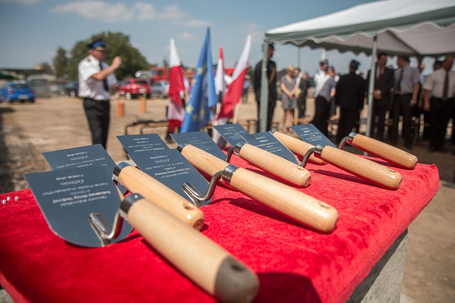 Uroczystość wmurowania aktu erekcyjnego na budowie centrum szkoleniowego dla strażaków w Łubiance (powiat toruński), fot. Szymon Zdziebło