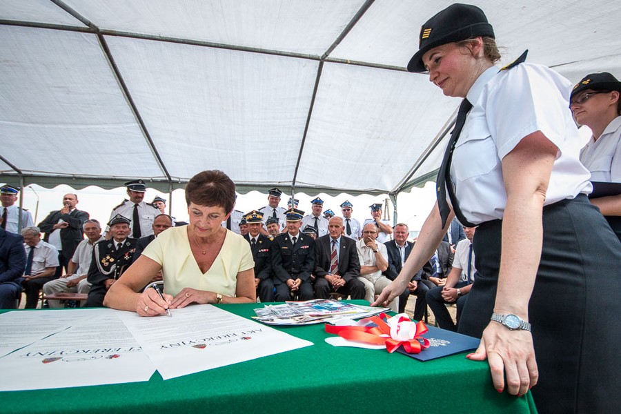 Uroczystość wmurowania aktu erekcyjnego na budowie centrum szkoleniowego dla strażaków w Łubiance (powiat toruński), fot. Szymon Zdziebło