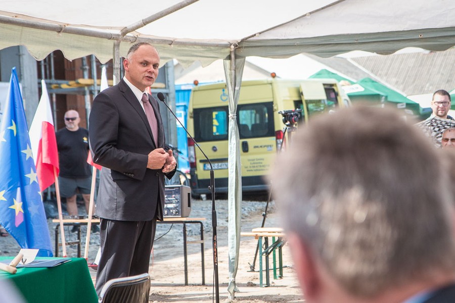 Uroczystość wmurowania aktu erekcyjnego na budowie centrum szkoleniowego dla strażaków w Łubiance (powiat toruński), fot. Szymon Zdziebło