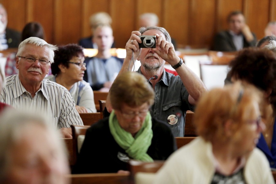 Seniorzy z Wąbrzeźna i Syke (Niemcy) podczas wizyty w Urzędzie Marszałkowskim (8 września 2015), fot. Mikołaj Kuras