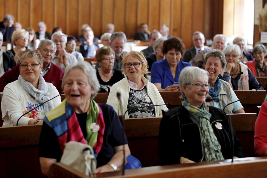 Seniorzy z Wąbrzeźna i Syke (Niemcy) podczas wizyty w Urzędzie Marszałkowskim (8 września 2015), fot. Mikołaj Kuras